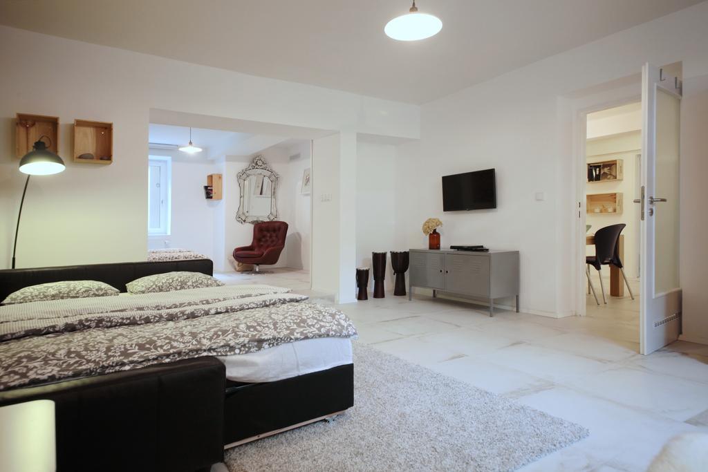 Apartment Kosatcova Prag Eksteriør billede